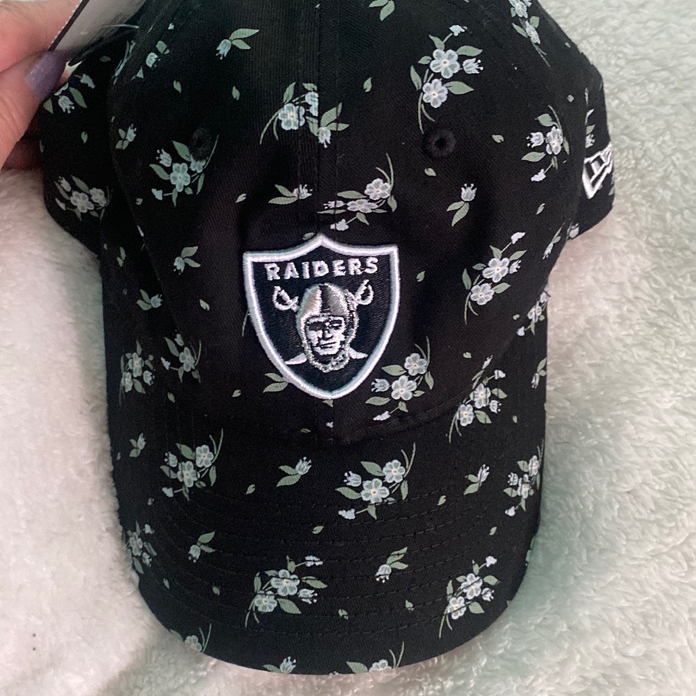 💚🖤NFL🏈 Raiders  47 Woman’s Adjustable Hat, Black & Hreen Floral Design